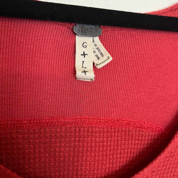 FREE PEOPLE red scoop neck soft sweater - Picture 3 of 5